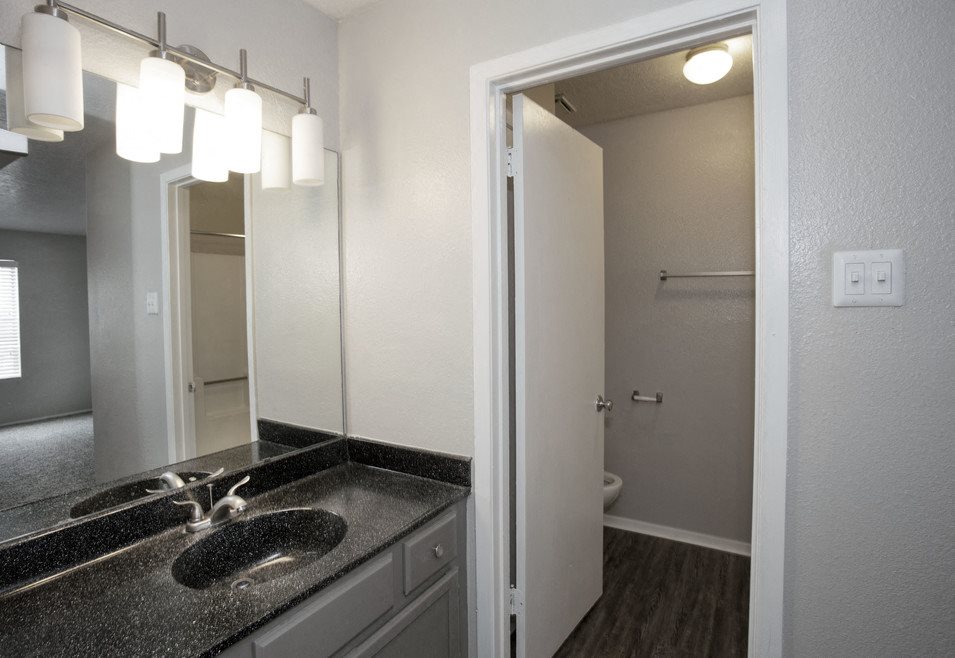 A bathroom with a sink and mirror.